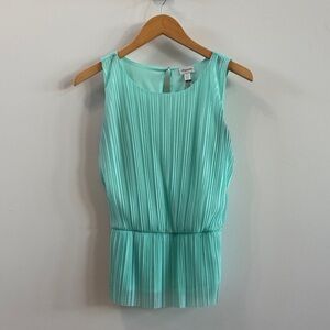 💚 Dynamite Pleated Mint Green Top - Size Small